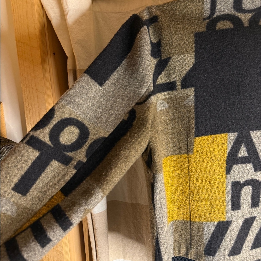 Graphic Patterned Zip-Up Jacket - image 5